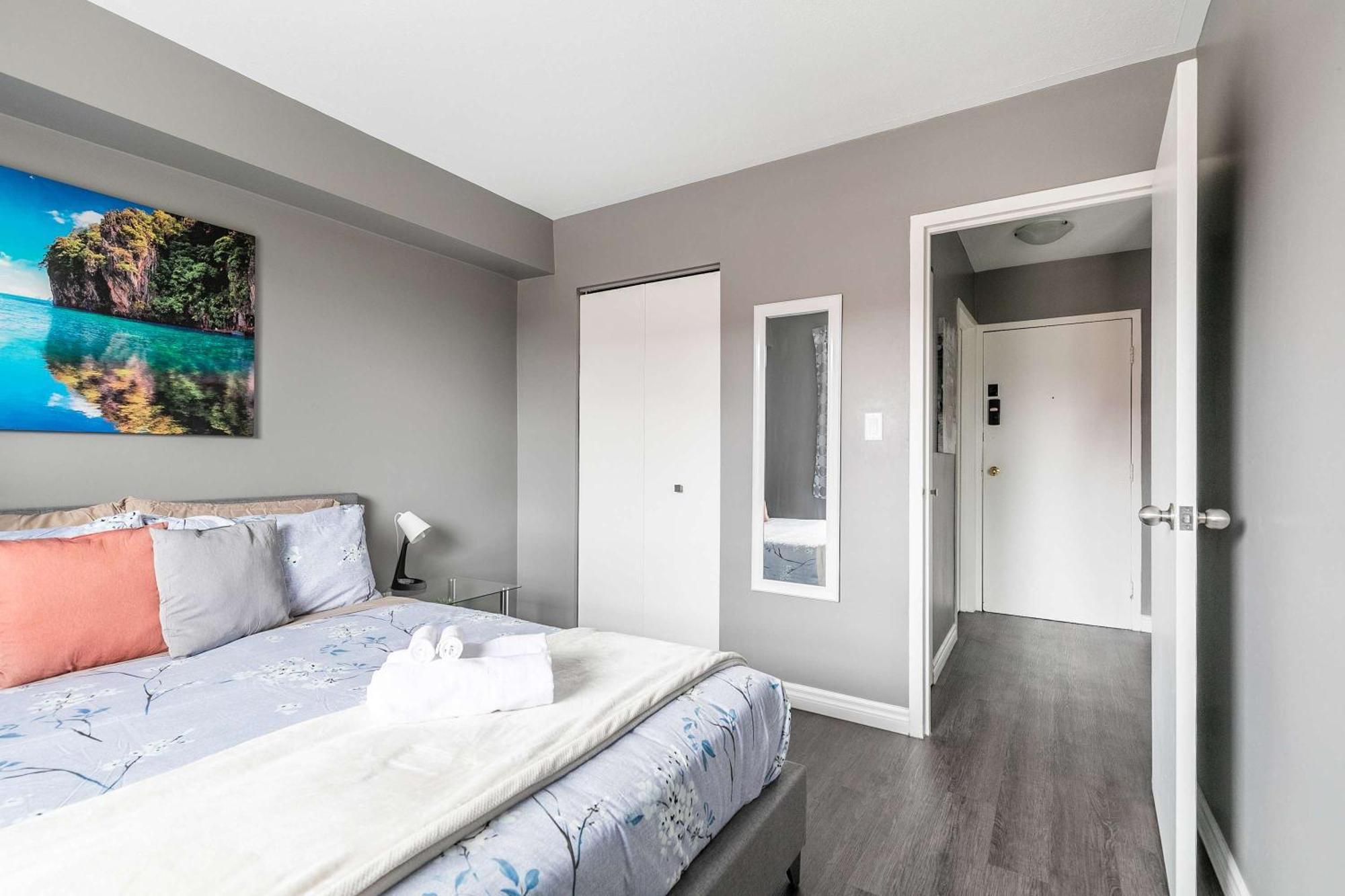 Glenview West W Patio - Near Downtown Apartment
